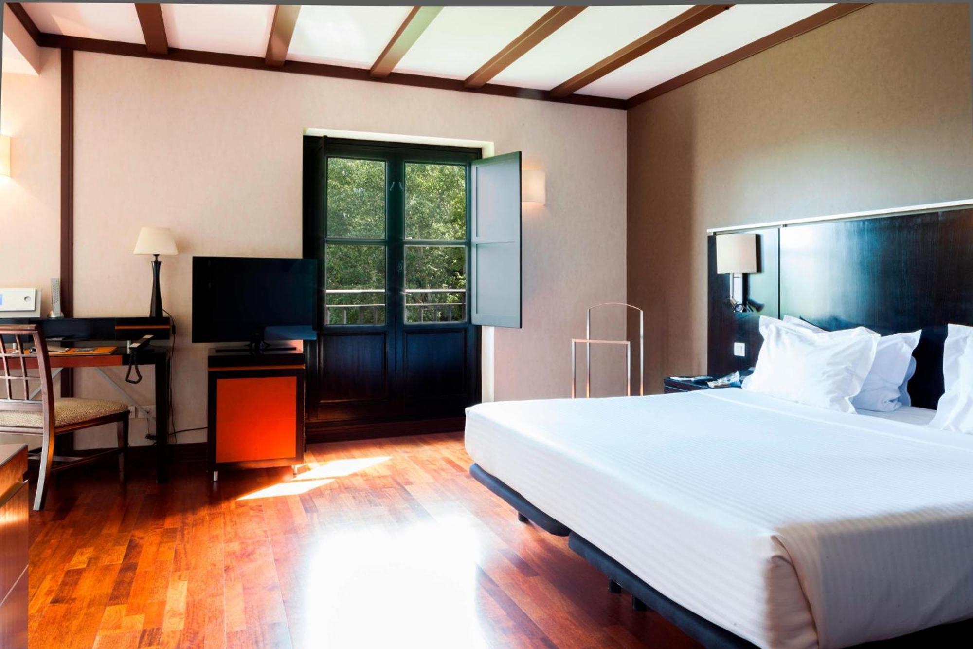 Ac Palacio De Santa Ana By Marriott酒店5*